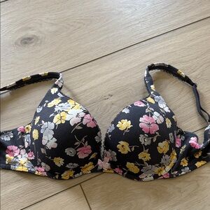 NWOT Victoria's Secret Grey Floral Bra